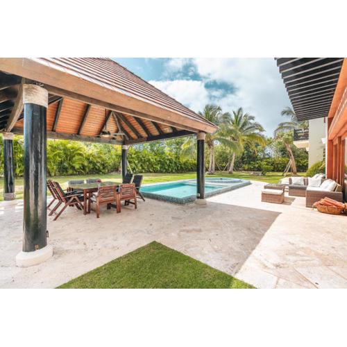 Amazing 5br villa w pool at Green Village A