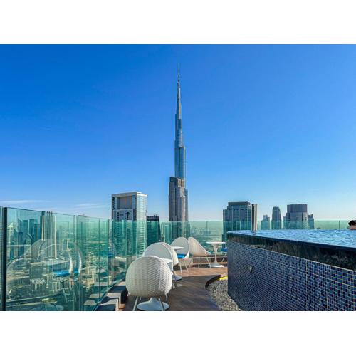 Amazing 64th floor Infinity Pool With Burj Khalifa Views 2BR apartment in Paramount Hotel Midtown