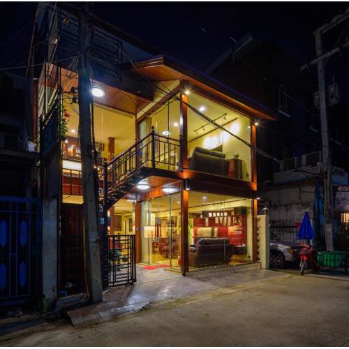 Amazing Appt at Wat Phra Singh in the Old City