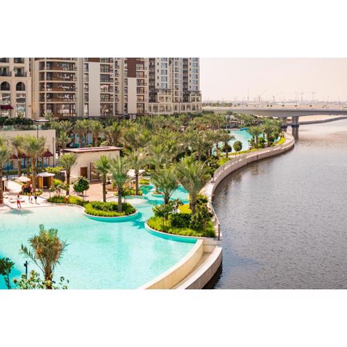 Amazing bright 1-BDR w/pool view