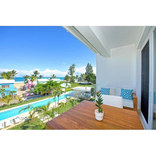 Amazing ocean view apartment with grand pool