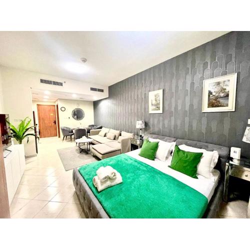 Amazing Studio Apartment in The Crescent A Tower IMPZ