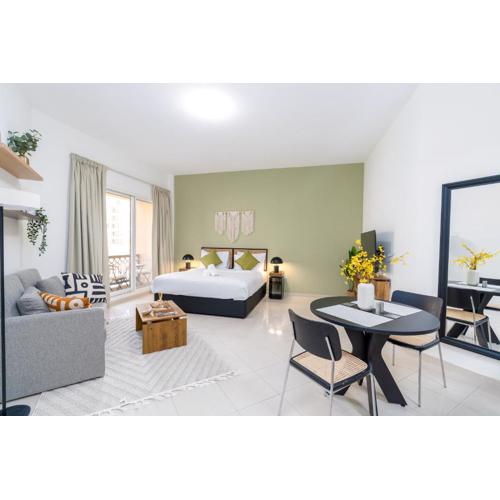 Amazing Studio with Balcony & Beach access-RAK