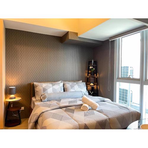 Amazing Unit and View in Uptown Parksuites BGC