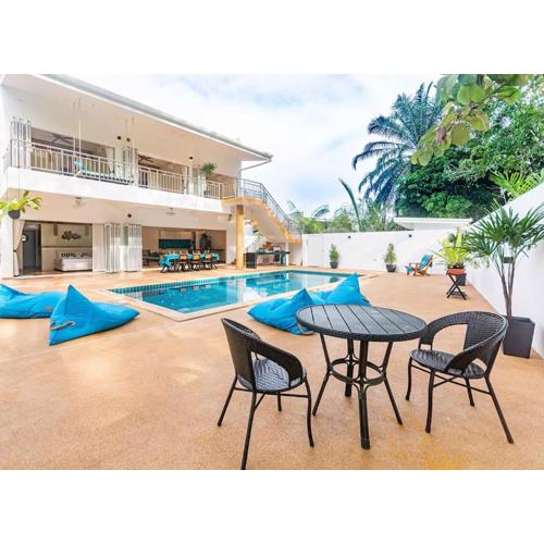 Amidst tropical plantations and striking mountain views