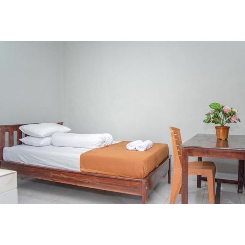 Amor Homestay near Eltari International Airport Mitra RedDoorz