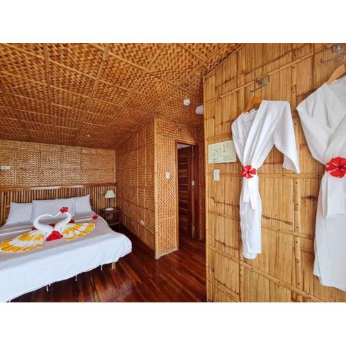 Amor Penthouse/Honeymoon Suite with Jacuzzi - Best View in the Island. Hidden Paradise!