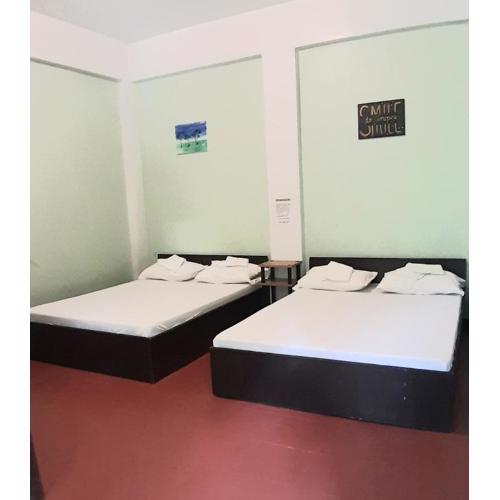 Angel and Marie's Basic ACroom for 2-4 pax