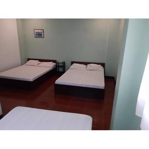 Angel and Marie's Basic ACroom for 3-6 pax 3rdfloor