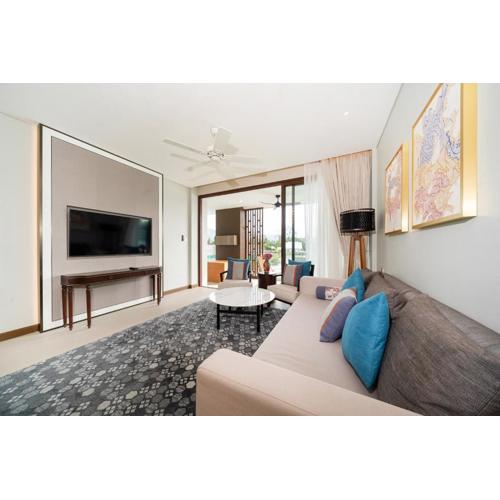 Angsana Oceanview apartment in the center of Laguna with lake view