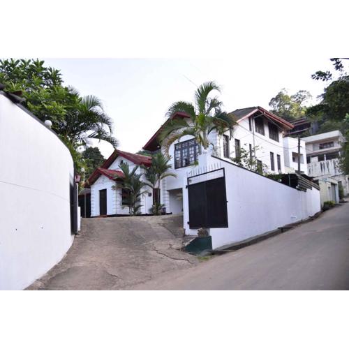 Antique Tourists Lodge