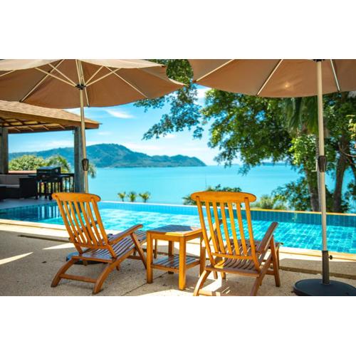 Aoyon Beach, a 5-bedroom Thai-style villa with stunning sea views, 50 meters direct beach access, free maid,