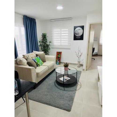 Apartamento cerca de todo