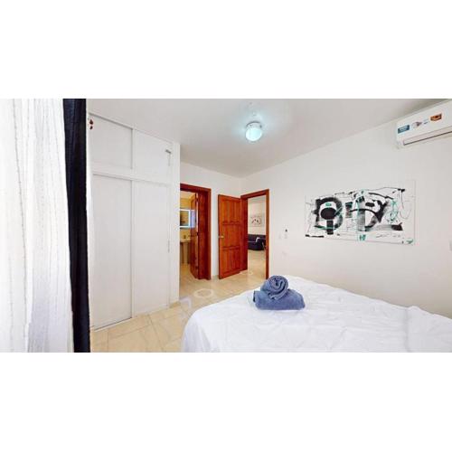 Apartamento con Estilo y Piscina, cerca de Playa