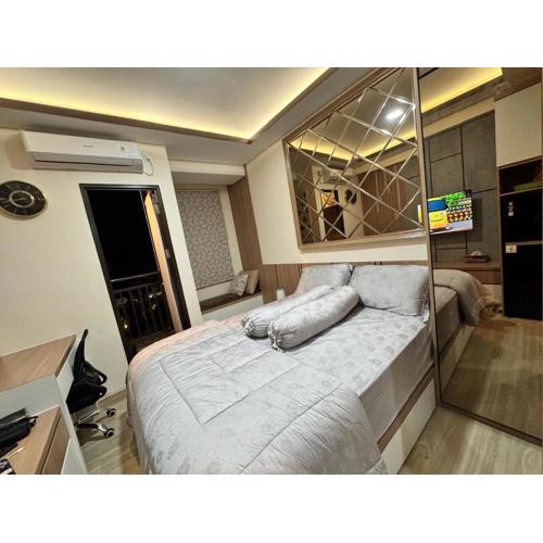 Apartement Trans Park Cibubur By Raya Property With Netflix