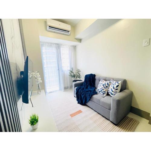 Apartment near airport MOA SMX spacious minimalist