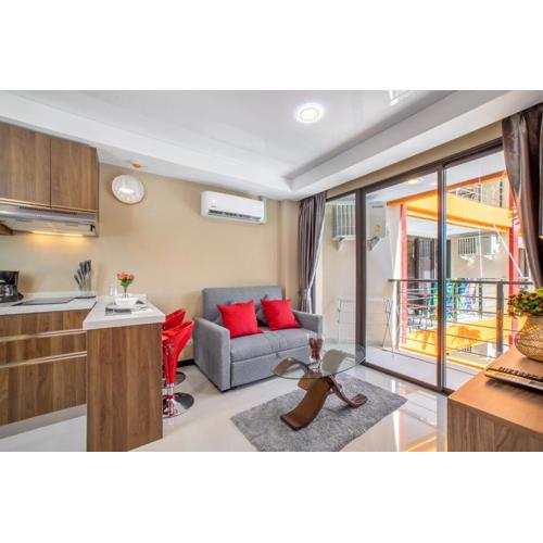 Apartment pool view Naiharn S203 by IBG Property