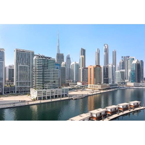 Apartment with Burj Khalifa, Canal View with Big Balcony