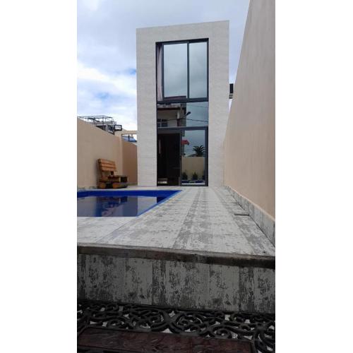 Appartement avec piscine à pomponette