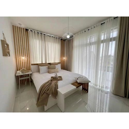 Apt - Sleeps 4 - Balcony - Pool - Parking