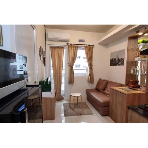 Apt Green Pramuka 2BR Tower B With Wi-Fi and Pool by Damaresa