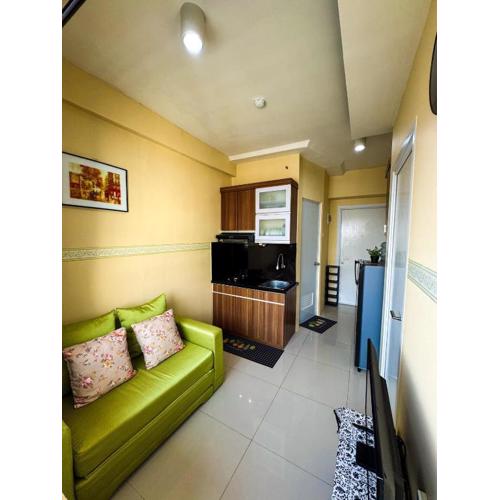 Apt Green Pramuka Tower O With Pool, Wi-Fi & Netflix by Damaresa