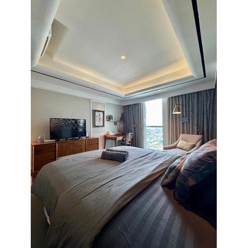 Apt Kemang Village Tower Intercon with Wi-Fi and Pool by Damaresa