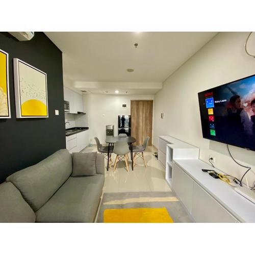 Apt Pejaten Park Residence 1 BR Dewa with Pool & Netflix by Damaresa