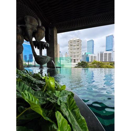 Apt Sudirman Suite 3BR With Infinity Pool & Netflix by Damaresa