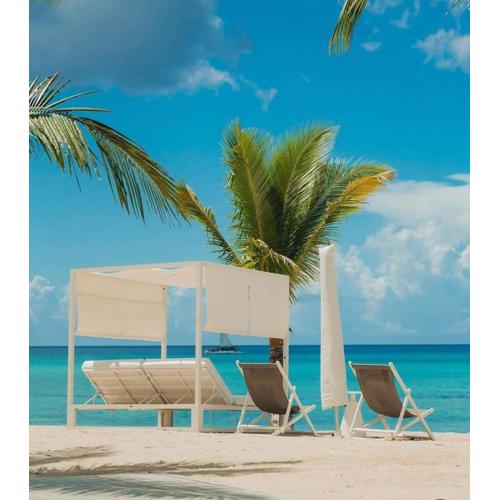 Aqua Esmeralda by Advantage Club