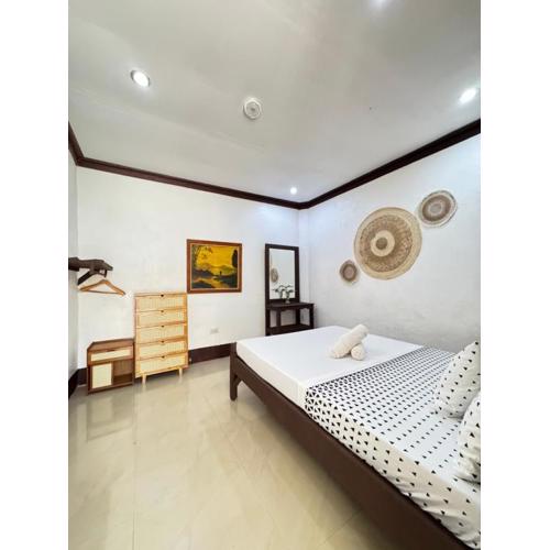 Aquaholik Traveler's Lodge