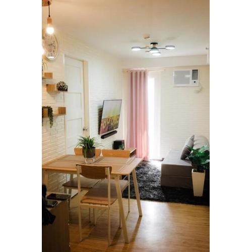 AR05 Eva's Brand New 1BR Arezzo Place