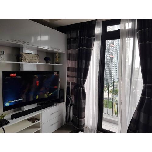 Araneta Cubao No Brown Outs 1BR Furnished Condo with Balcony free WiFi Netflix
