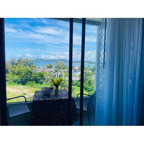 Aristo 2 Condo with a sea view