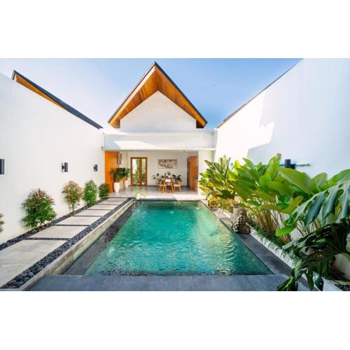 Arkarhea Villa, BRAND NEW! 2BR Tropical Villa with Pool, Canggu