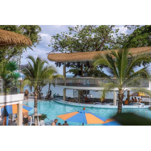 Arkbar Beach Club & Resort