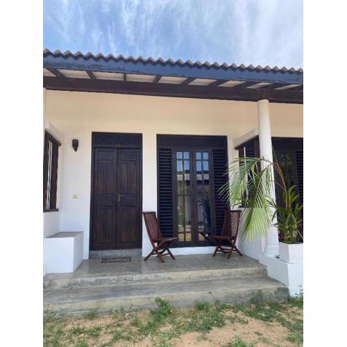 Arugam Summer Resort Hotel & Hostel