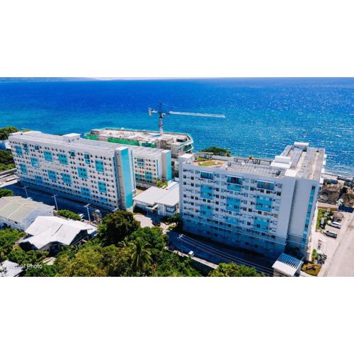 A's Place - Downtown, Stunning Apartment with Pool!