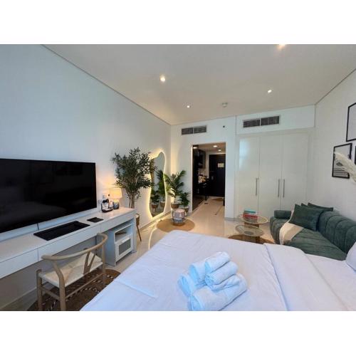 ASHRI HH, Bohemian Style Condo in Downtown