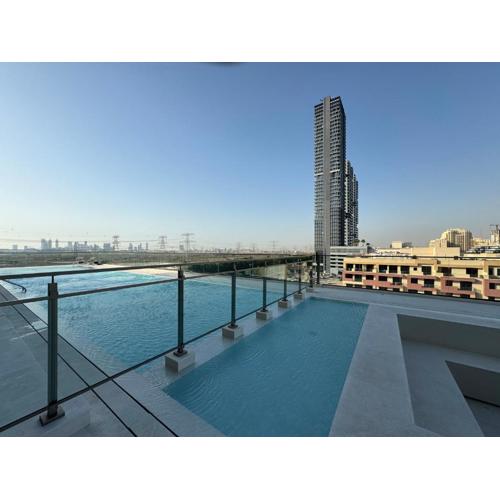 ASHRI HH, Luxurious Apt in JVC