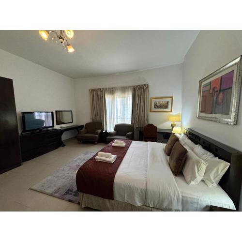 ASHRI HH, Studio in JVC Dana Tower