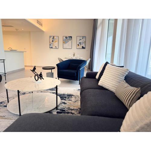 ASHRI Luxe Spacious Apt near Metro, Dubai Frame