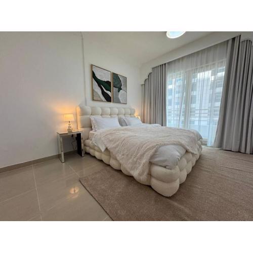 ASHRI modern Elegant apt Near Metro in Marina