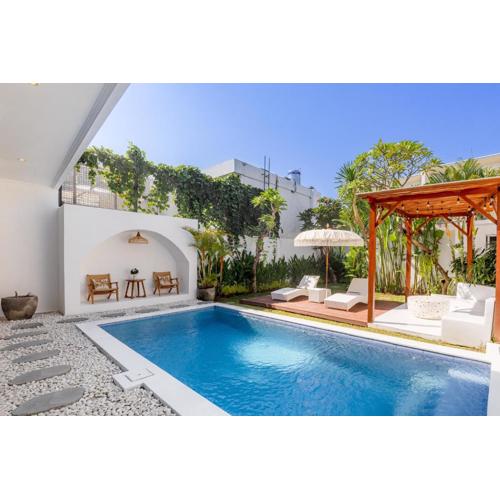 Astana Chinta Villa in Berawa Beach