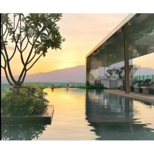 清迈市区Astra condo 屋顶无边泳池可步行至夜市