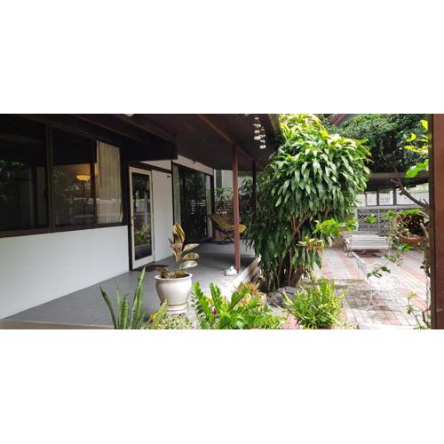 AT ASok Vintage House Near BTS Asok MRT Sukhumvit