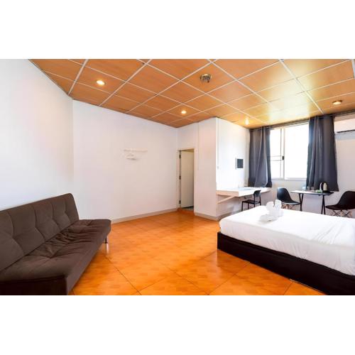 At Gate Suvarnabhumi-สุขุมวิท 77