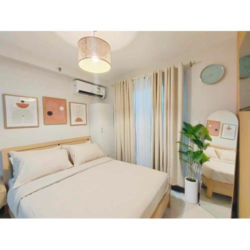 Aunt & Niece Condo Studio