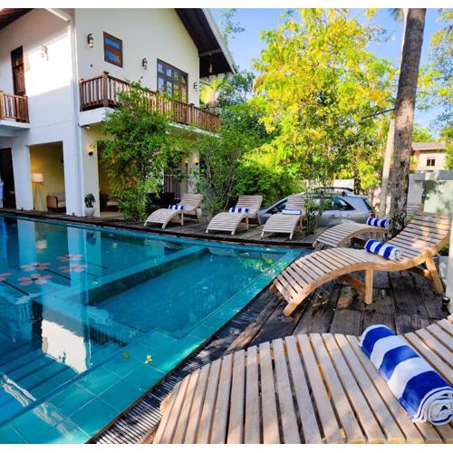 Aura By Epic Collection