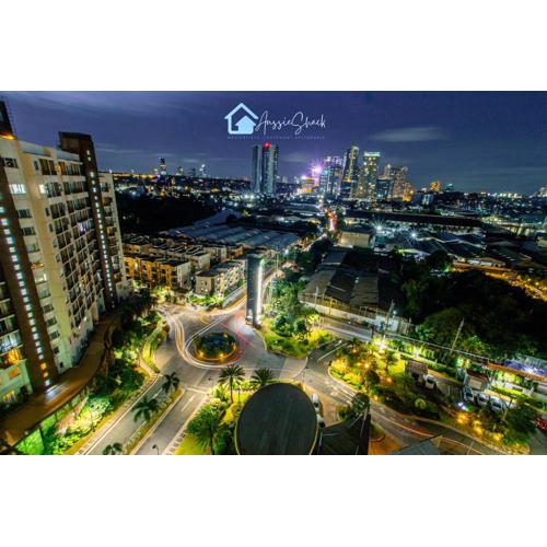 Aussie Shack - 2BR Modern Condo with Skyline View